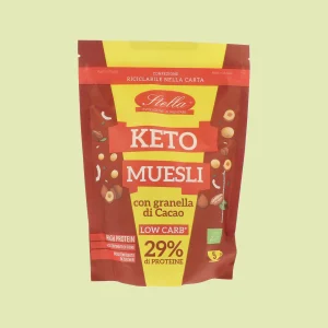 Sacchetto stand-up richiudibile di Keto Muesli Stella con granella di cacao, 29 % di proteine, low carb, confezione rosso-gialla riciclabile in carta.