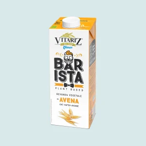 Cartone da 1 L di bevanda vegetale all’avena Vitariz “Barista”, tappo bianco, dettagli arancioni e illustrazione di spighe d’avena sul fronte.