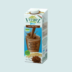 Cartone da 1 L di bevanda di riso al cacao biologica Vitariz, tappo bianco, bicchiere con drink al cacao e chicchi di riso e cacao in polvere sul fronte.