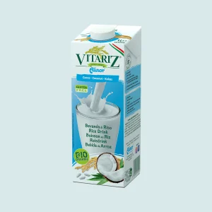 Cartone da 1 L di bevanda di riso al cocco biologica Vitariz, tappo bianco, bicchiere con latte di riso e spicchi di cocco sul fronte.