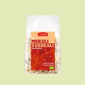 Confezione frontale da 500g di muesli biologico ai 5 cereali con frutta Stella Foods, etichetta rossa, mix di cereali e frutta disidratata visibile attraverso il sacchetto trasparente.