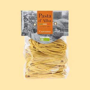 Confezione da 250g di tagliolini biologici Pasta d’Alba alla curcuma, in sacchetto trasparente con etichetta arancione e grafica vintage.